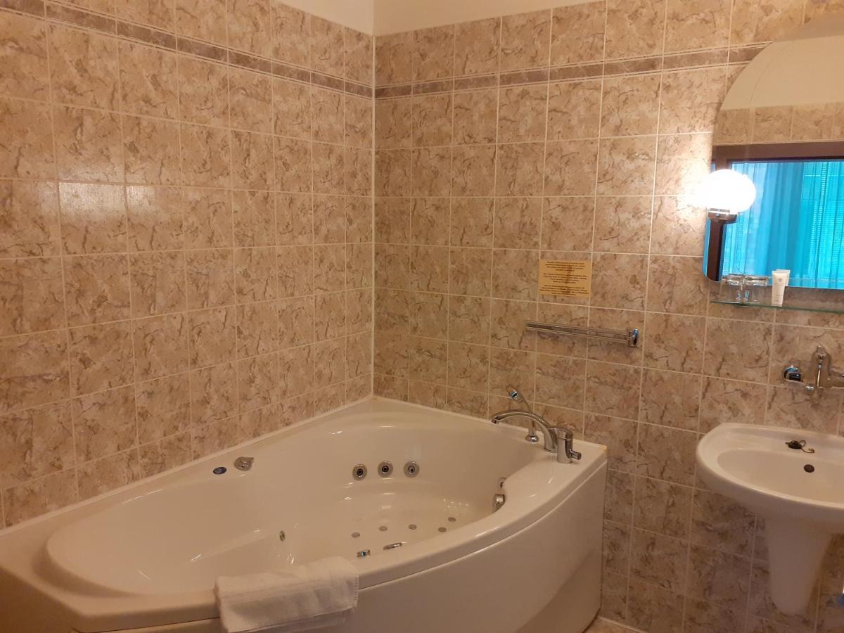 Ústí nad Orlicí Hotel Uno מראה חיצוני תמונה