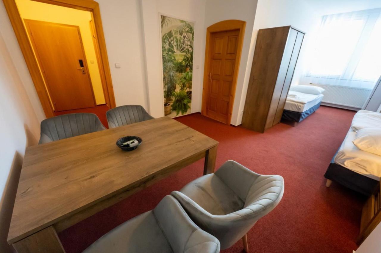 Ústí nad Orlicí Hotel Uno מראה חיצוני תמונה